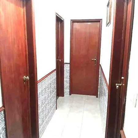 closLisbon airport near Private room